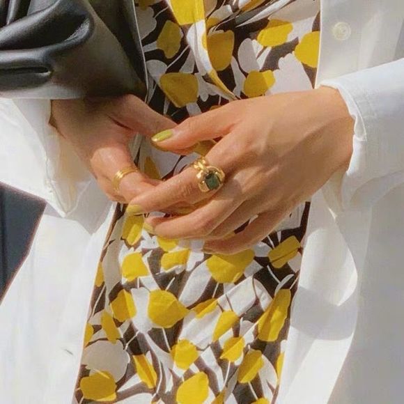 18K Gold Plated Bold Emerald Statement Ring - Picture 2 of 8